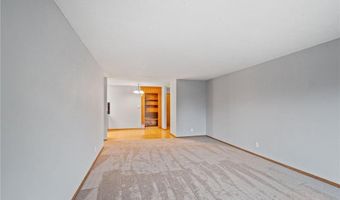 4 Pine Tree Dr 223, Arden Hills, MN 55112