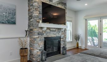 156 N Lake Shore Dr, Brookfield, CT 06804