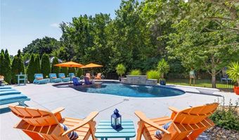 1388 Red Oak Plantation Dr, Ballwin, MO 63021