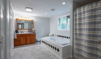 21 Tamarack Ln, Amherst, NH 03031