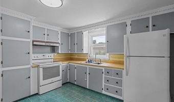 56 Brookfield Dr, Cranston, RI 02920