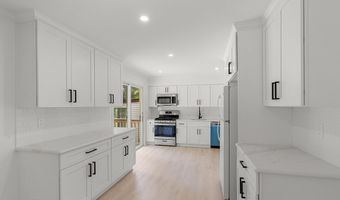 13 Grouse Dr, Bayville, NJ 08721