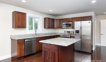 2 Maple Village Ct, Ann Arbor, MI 48103