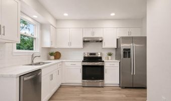 2213 S POLLARD St, Arlington, VA 22204