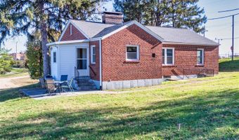 105 N Elm St, Ballwin, MO 63011