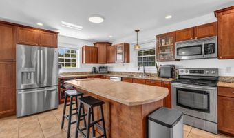 174 Rolling Meadow Dr, Bangor, ME 04401