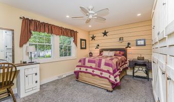 216 Main St, Middletown, NJ 07748