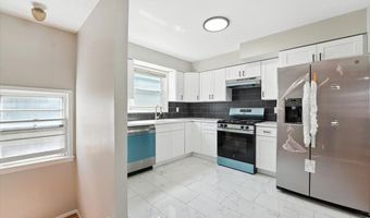 16 OAK St, Bayonne, NJ 07002