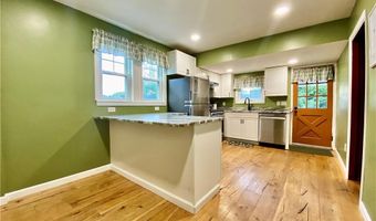 28 White Pkwy, North Smithfield, RI 02896
