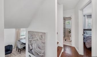 201 Maiden Ln, Bergenfield, NJ 07621