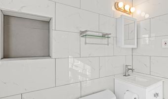 2100 27TH St S, Arlington, VA 22206