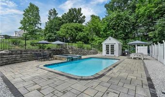 6 Fleuette Dr, Bellingham, MA 02019
