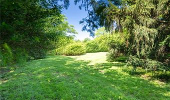 142 Honeyman Ave, Middletown, RI 02842