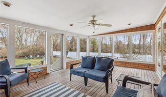 101 County Rd, Barrington, RI 02806