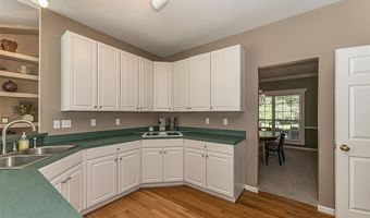 573 Castle Ridge Dr, Ballwin, MO 63021