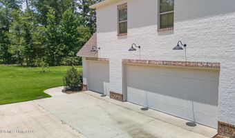 170 Fallen Oak Dr, Brandon, MS 39047