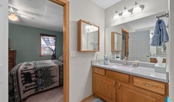 1012 E Magnolia Dr, Brandon, SD 57005