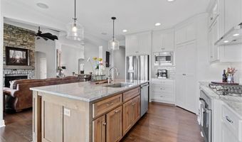 4313 Lakeview Ter, Basehor, KS 66007