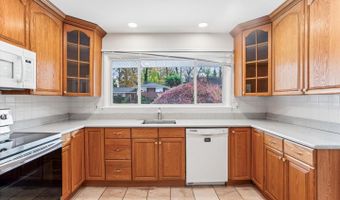 5813 MIDHILL St, Bethesda, MD 20817