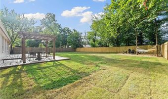 402 SW 11th St, Bentonville, AR 72712