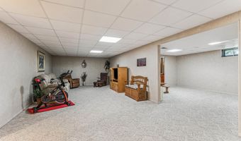 2151 332nd Ave, Dyersville, IA 52040