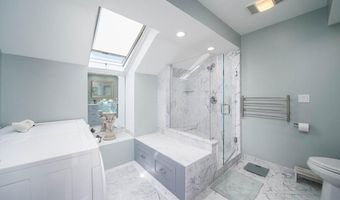 152 Crompton Ave 12, East Greenwich, RI 02818