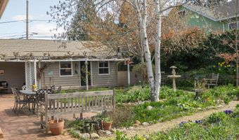 826 Holly St, Ashland, OR 97520