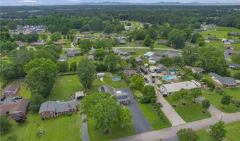 208 Kenneth Dr, Boiling Springs, SC 29316