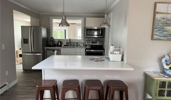 53 Center Ave, Middletown, RI 02842