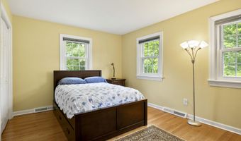 17 Schuyler Hills Rd, Albany, NY 12211