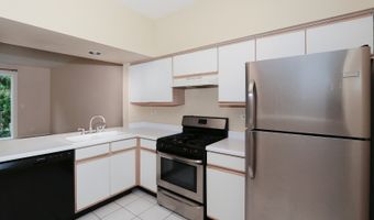 1379 Grandview Ct, Algonquin, IL 60102
