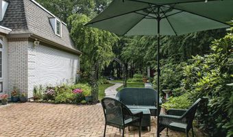 35 Shaw Dr, Bedford, NH 03110