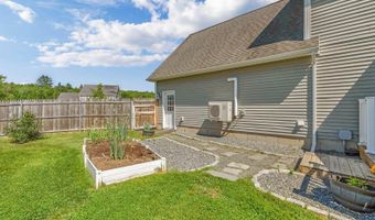 174 Rolling Meadow Dr, Bangor, ME 04401