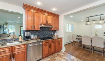 18 Evergreen Dr, Bayonne, NJ 07035