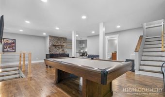 549 Clubhouse Dr, Banner Elk, NC 28604