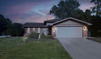 3851 N GALENA Ct, Arlington Heights, IL 60004