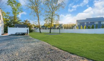 65 Serpentine Dr, Bayville, NJ 08721