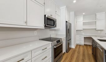 6101 BERKSHIRE Dr, Bethesda, MD 20814