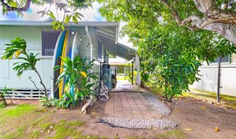 691 Kihapai St B, Kailua, HI 96734