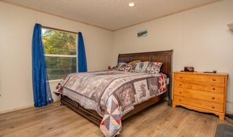 3 Back Rd, Abbot, ME 04406