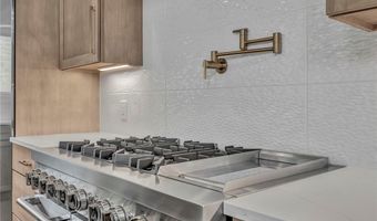 405 Club Dr W, Aurora, OH 44202