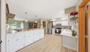 3 Lew May Dr, Andover, NJ 07860
