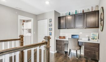 3227 N Heritage Ln, Arlington Heights, IL 60004