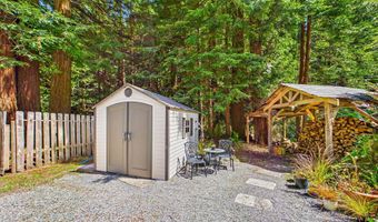 186 Lindholm Ln, Arcata, CA 95521