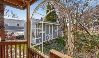 108 W 2ND St, Alburtis, PA 18011