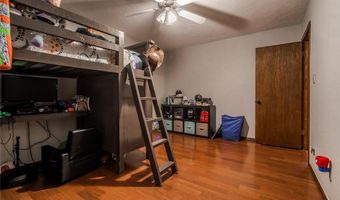 104 Caulder Dr, Chickasha, OK 73018