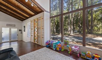 1293 Starveout Creek Rd, Azalea, OR 97410
