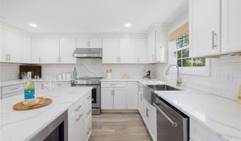 5 Lee Rd, Barrington, RI 02806