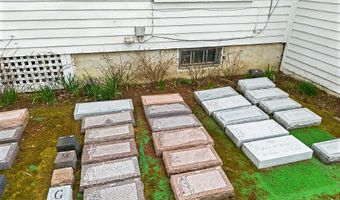 585 Riverside Dr, Augusta, ME 04330