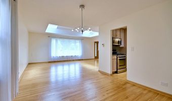2360 N Drury Ln, Arlington Heights, IL 60004